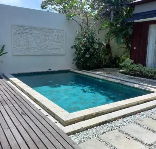 Charming In Shared Poolside In Bingin *